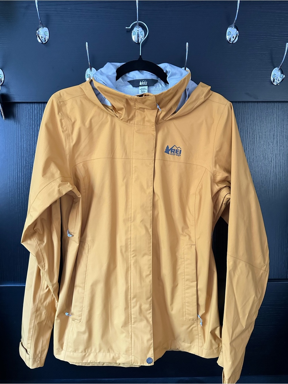 REI Women’s Rainjacket size medium